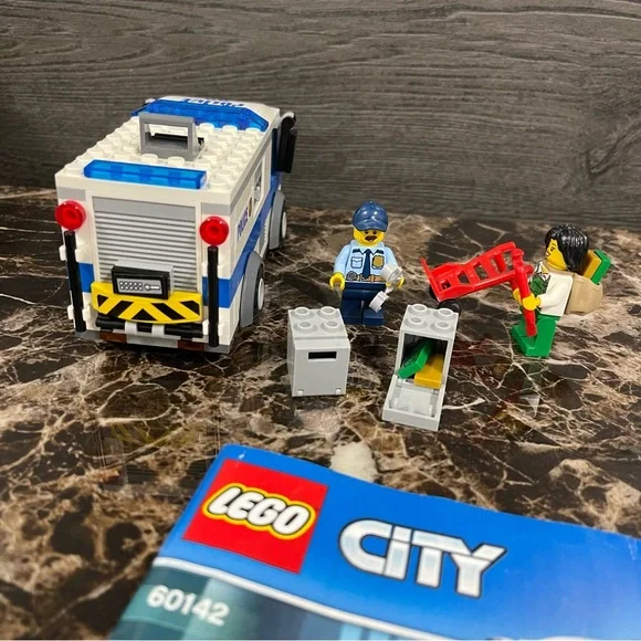 Lego 60142 City Police Money Transporter. - Picture 5 of 7